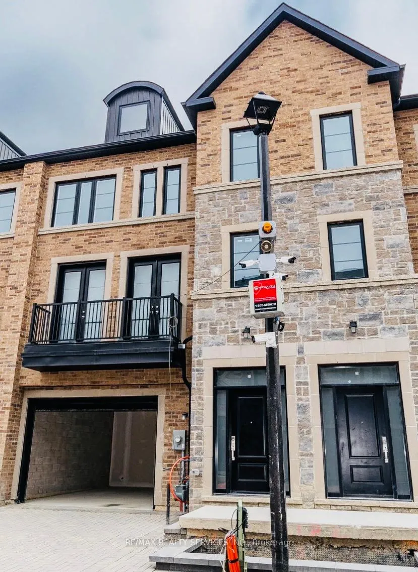 Front of Unit 21, 260 Eagle Street