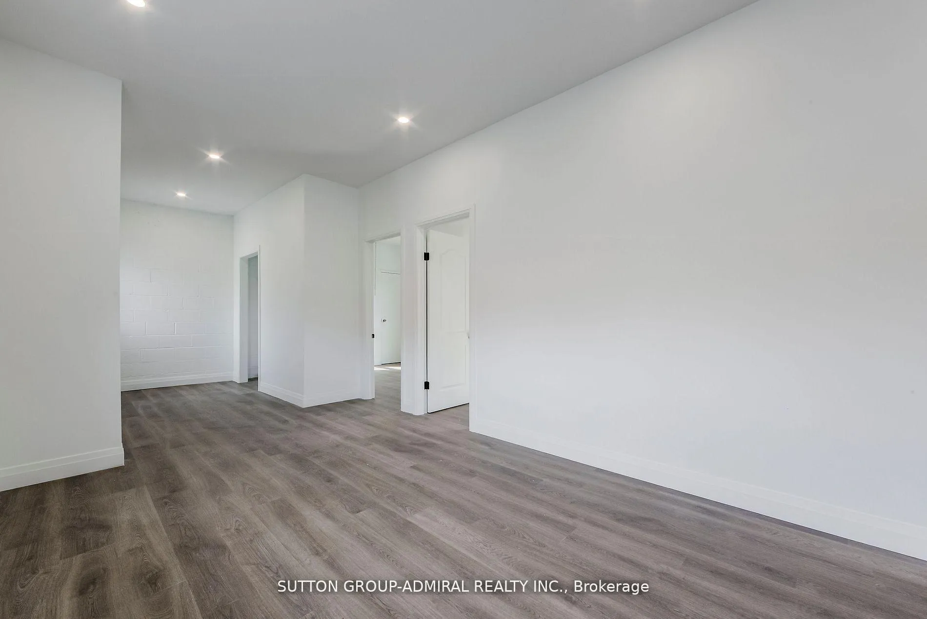 Photo 6 of Unit Main Fl, 1930 Queen Street E, Toronto, The Beaches — HOMEH