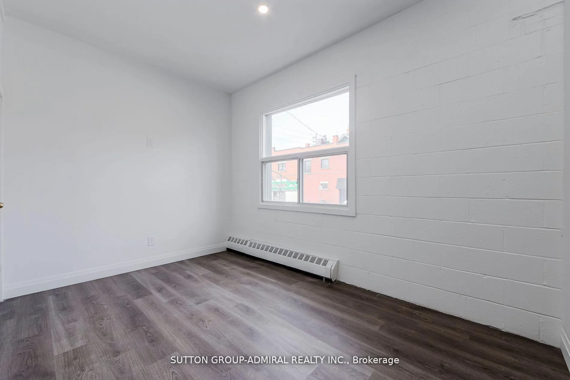 Photo 8 of Unit Main Fl, 1930 Queen Street E, Toronto, The Beaches — HOMEH