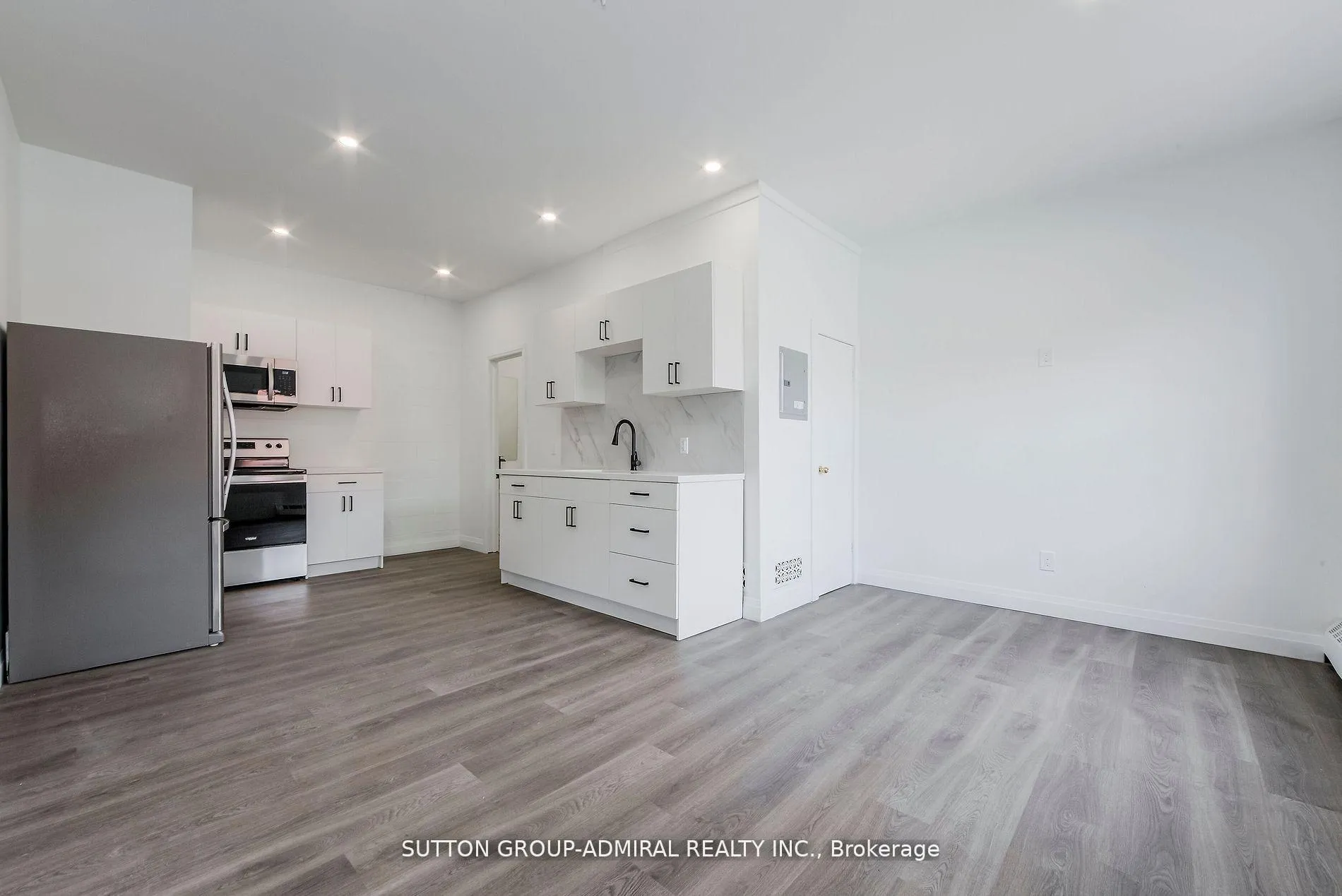 Photo 9 of Unit Main Fl, 1930 Queen Street E, Toronto, The Beaches — HOMEH