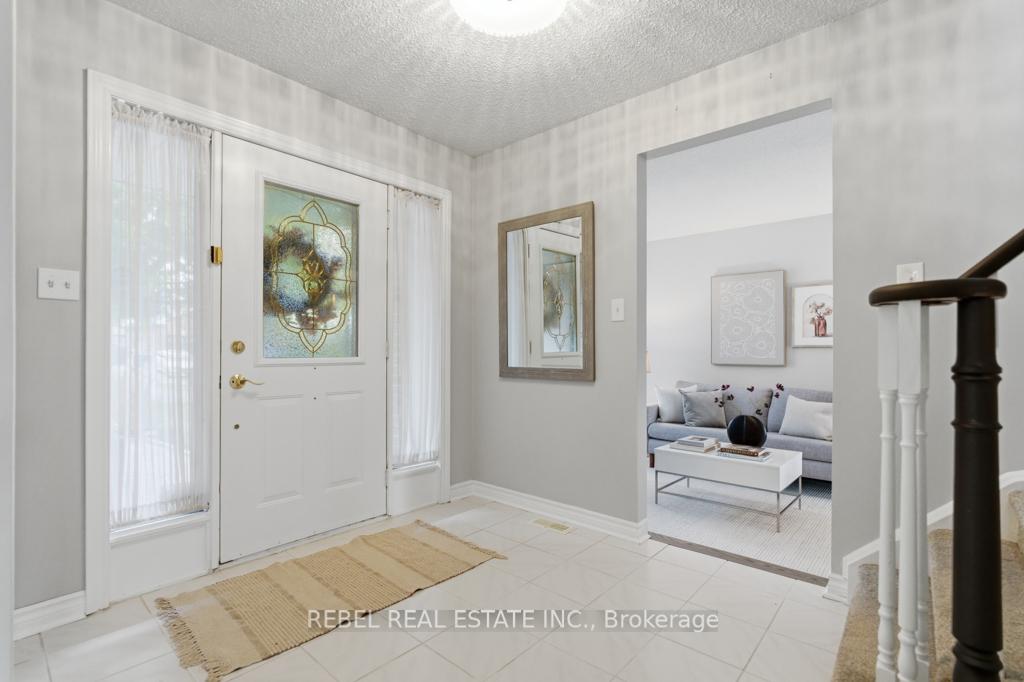 Photo 3 of 35 Orchard Park Drive, Clarington, Bowmanville — HOMEH