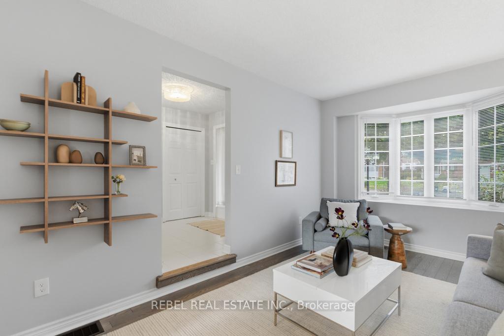 Photo 6 of 35 Orchard Park Drive, Clarington, Bowmanville — HOMEH