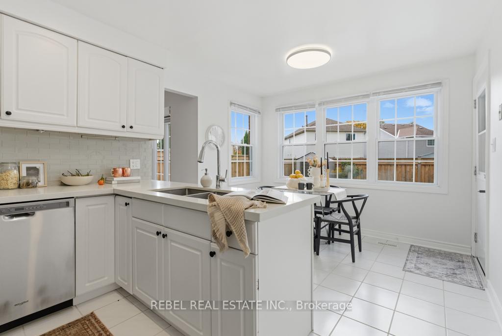 Photo 19 of 35 Orchard Park Drive, Clarington, Bowmanville — HOMEH