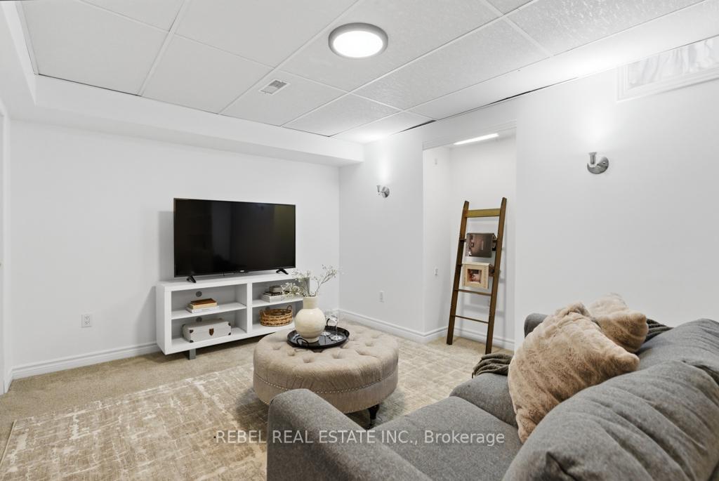 Photo 36 of 35 Orchard Park Drive, Clarington, Bowmanville — HOMEH