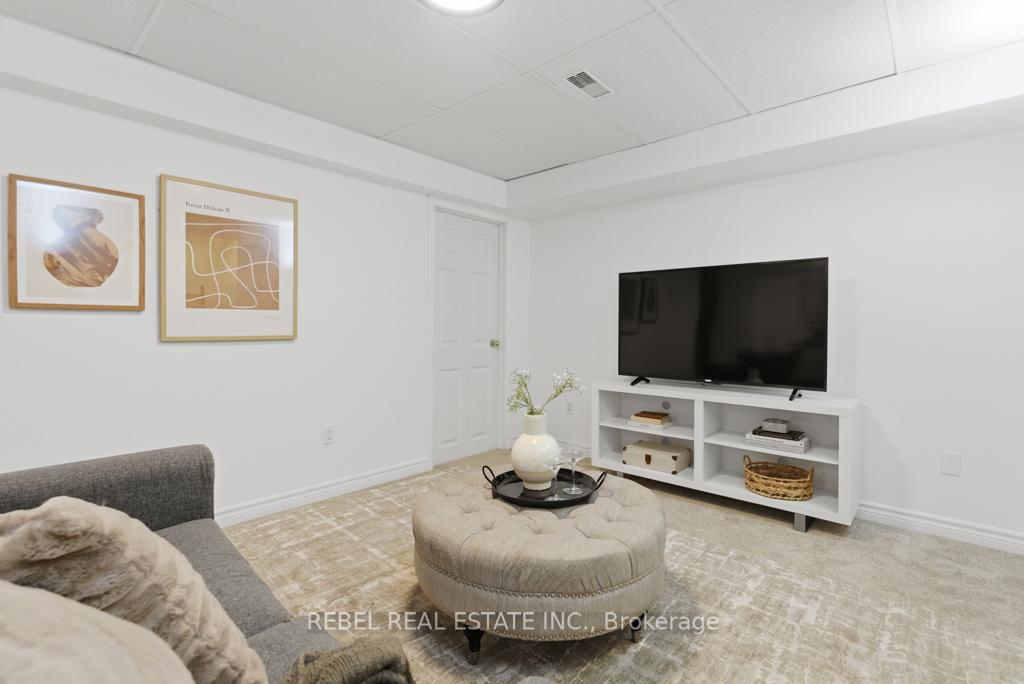 Photo 37 of 35 Orchard Park Drive, Clarington, Bowmanville — HOMEH