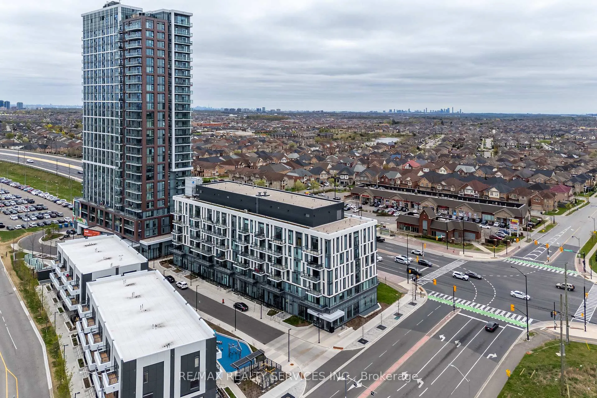 Photo 2 of Unit 217, 10 Lagerfeld Drive, Brampton, Northwest Brampton — HOMEH
