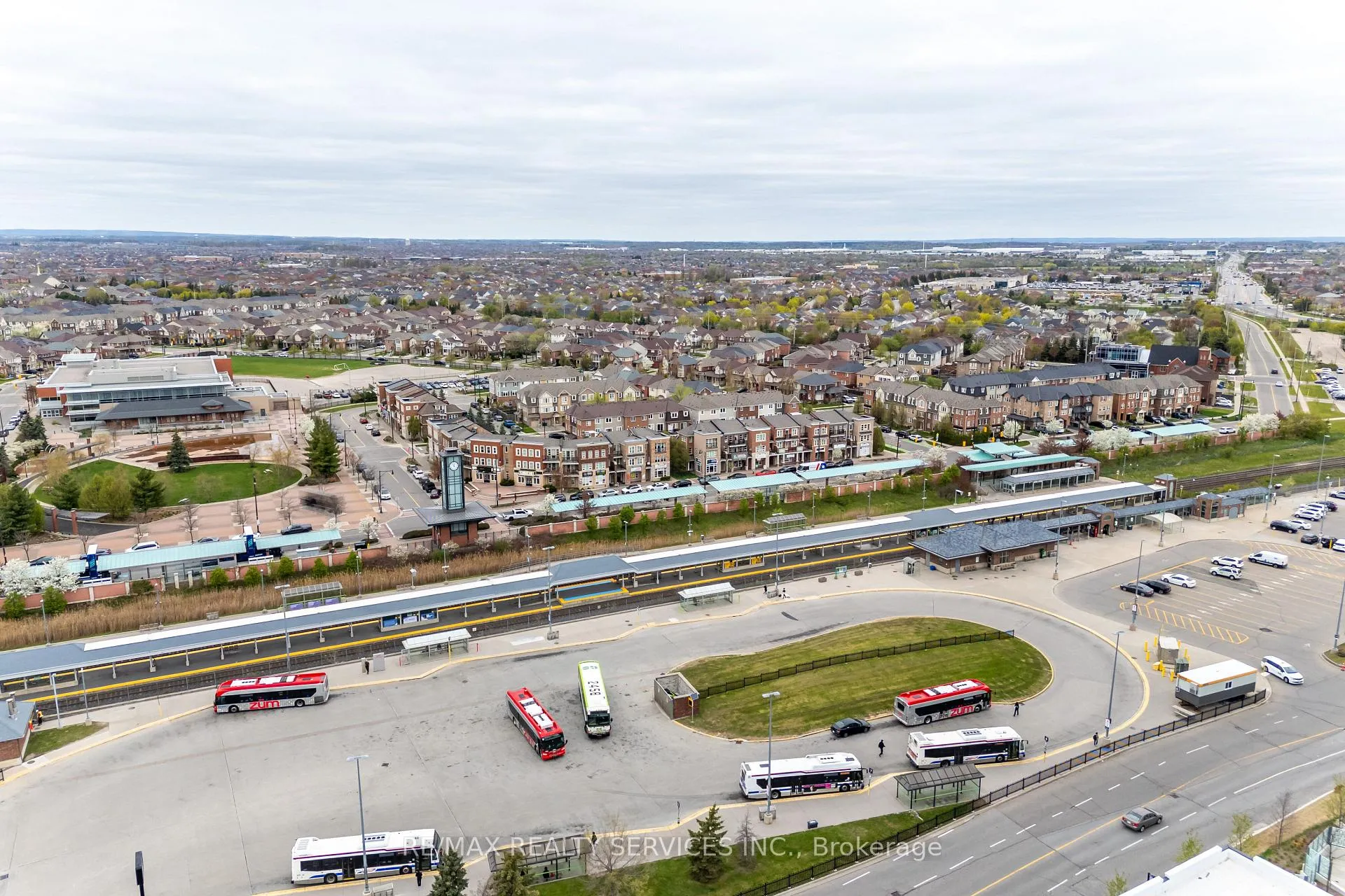 Photo 5 of Unit 217, 10 Lagerfeld Drive, Brampton, Northwest Brampton — HOMEH