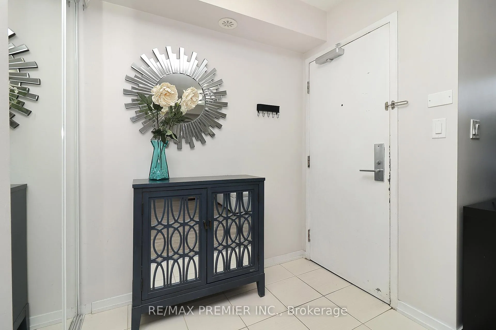 Photo 3 of Unit C14, 26 Bruce Street, Vaughan, East Woodbridge — HOMEH