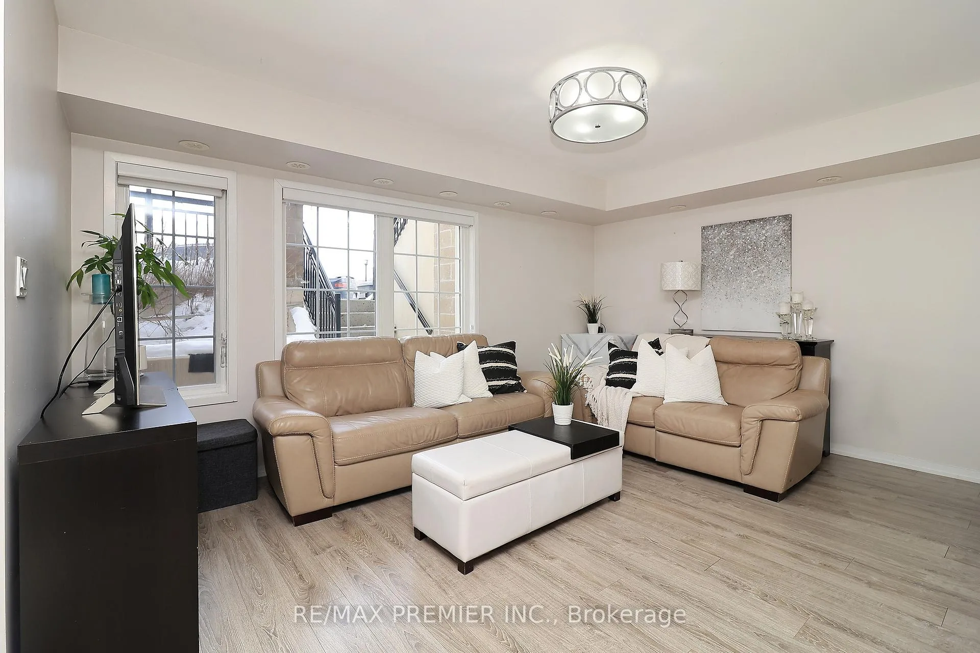 Photo 4 of Unit C14, 26 Bruce Street, Vaughan, East Woodbridge — HOMEH