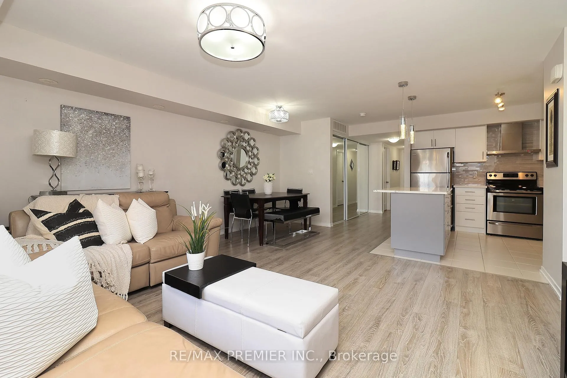 Photo 5 of Unit C14, 26 Bruce Street, Vaughan, East Woodbridge — HOMEH