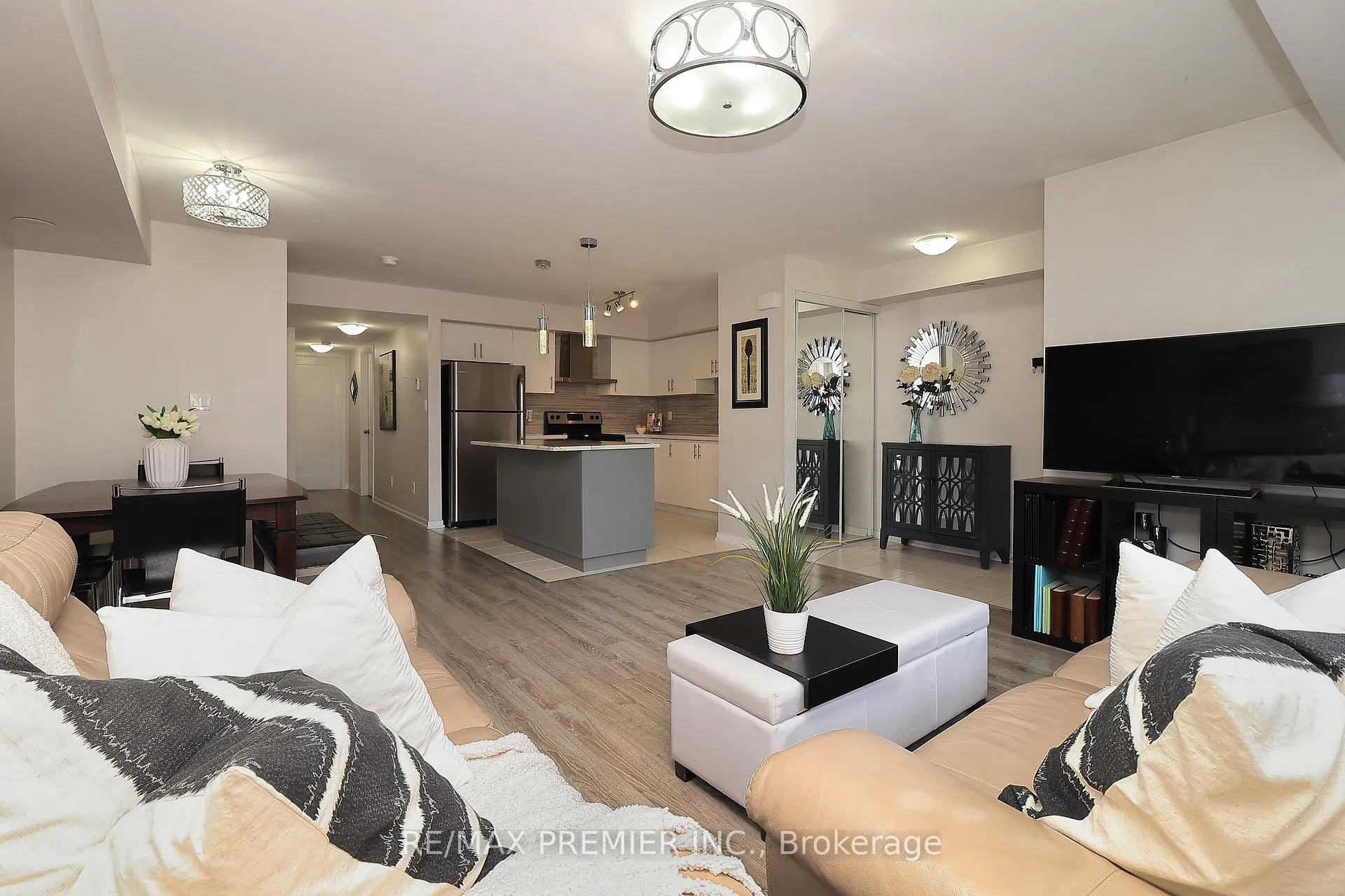 Photo 6 of Unit C14, 26 Bruce Street, Vaughan, East Woodbridge — HOMEH