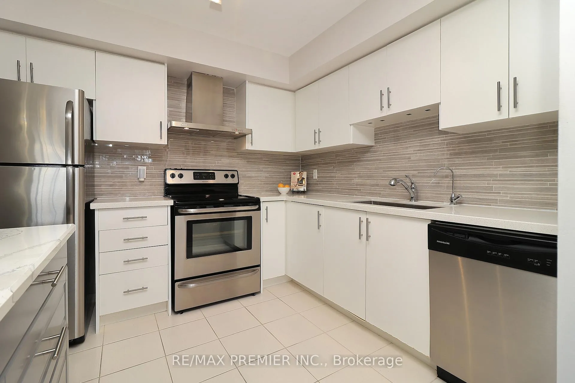Photo 10 of Unit C14, 26 Bruce Street, Vaughan, East Woodbridge — HOMEH