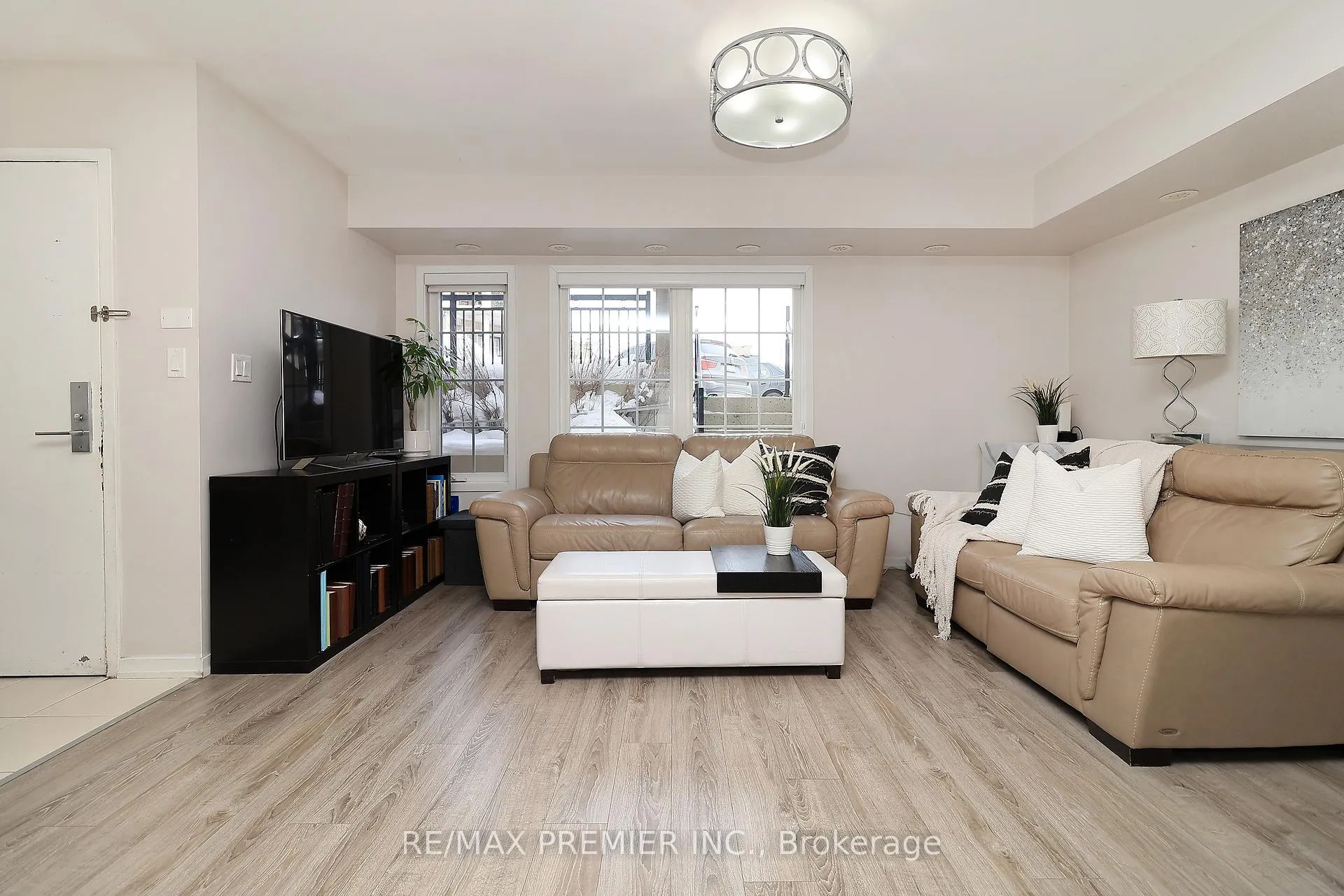 Photo 13 of Unit C14, 26 Bruce Street, Vaughan, East Woodbridge — HOMEH