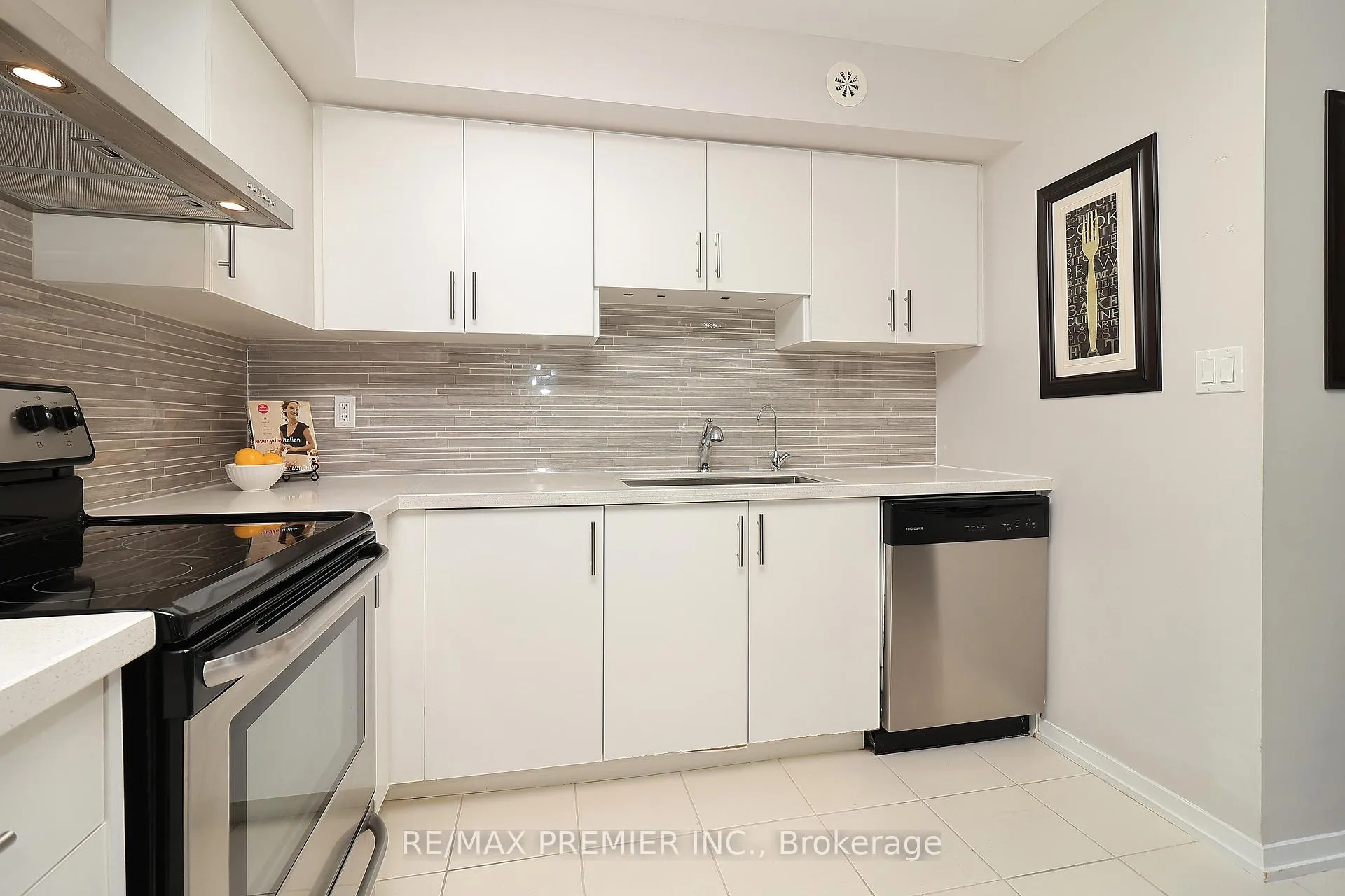 Photo 15 of Unit C14, 26 Bruce Street, Vaughan, East Woodbridge — HOMEH