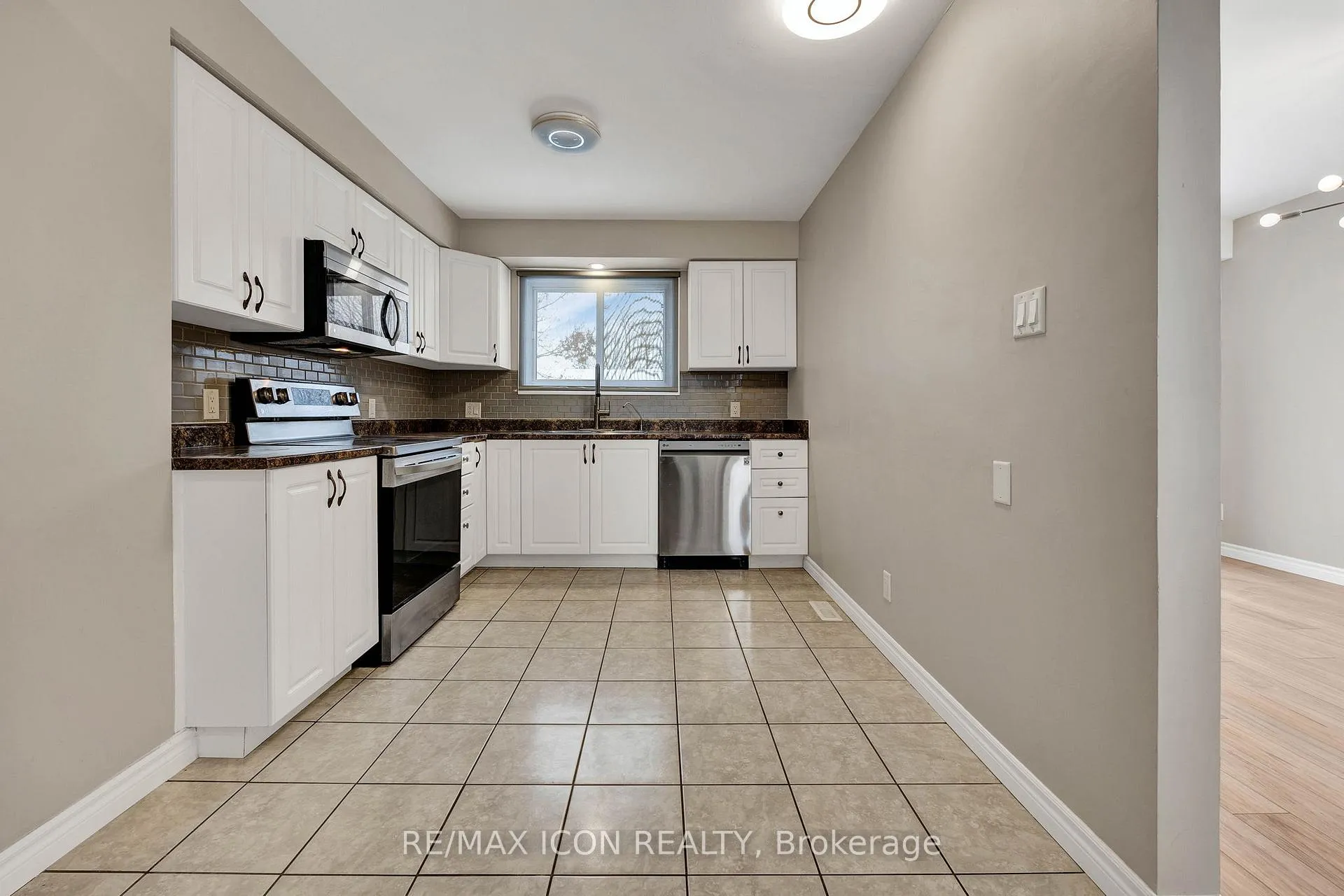 Photo 4 of Unit 73, 279 Bluevale Street N, Waterloo — HOMEH