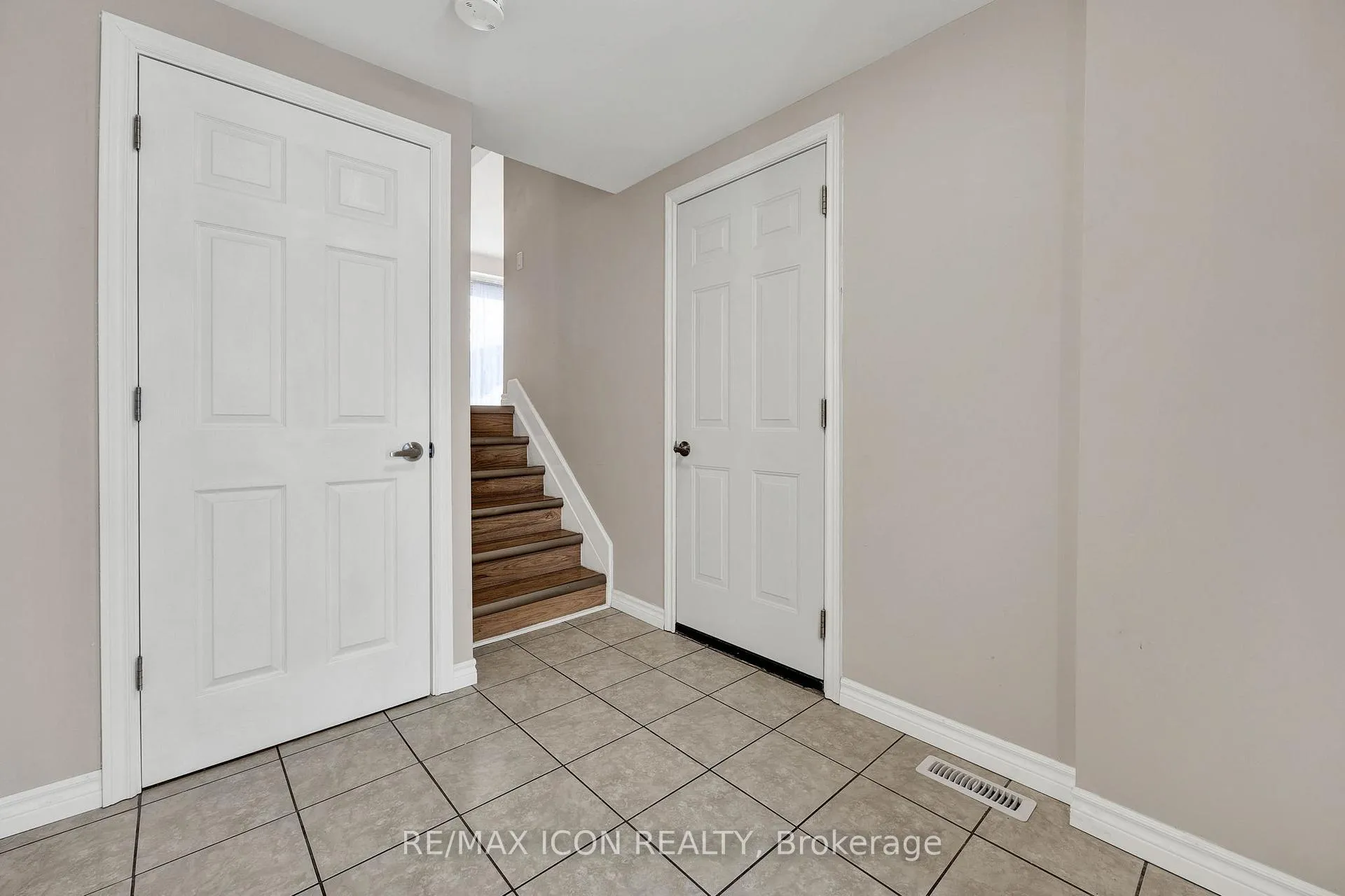 Photo 6 of Unit 73, 279 Bluevale Street N, Waterloo — HOMEH