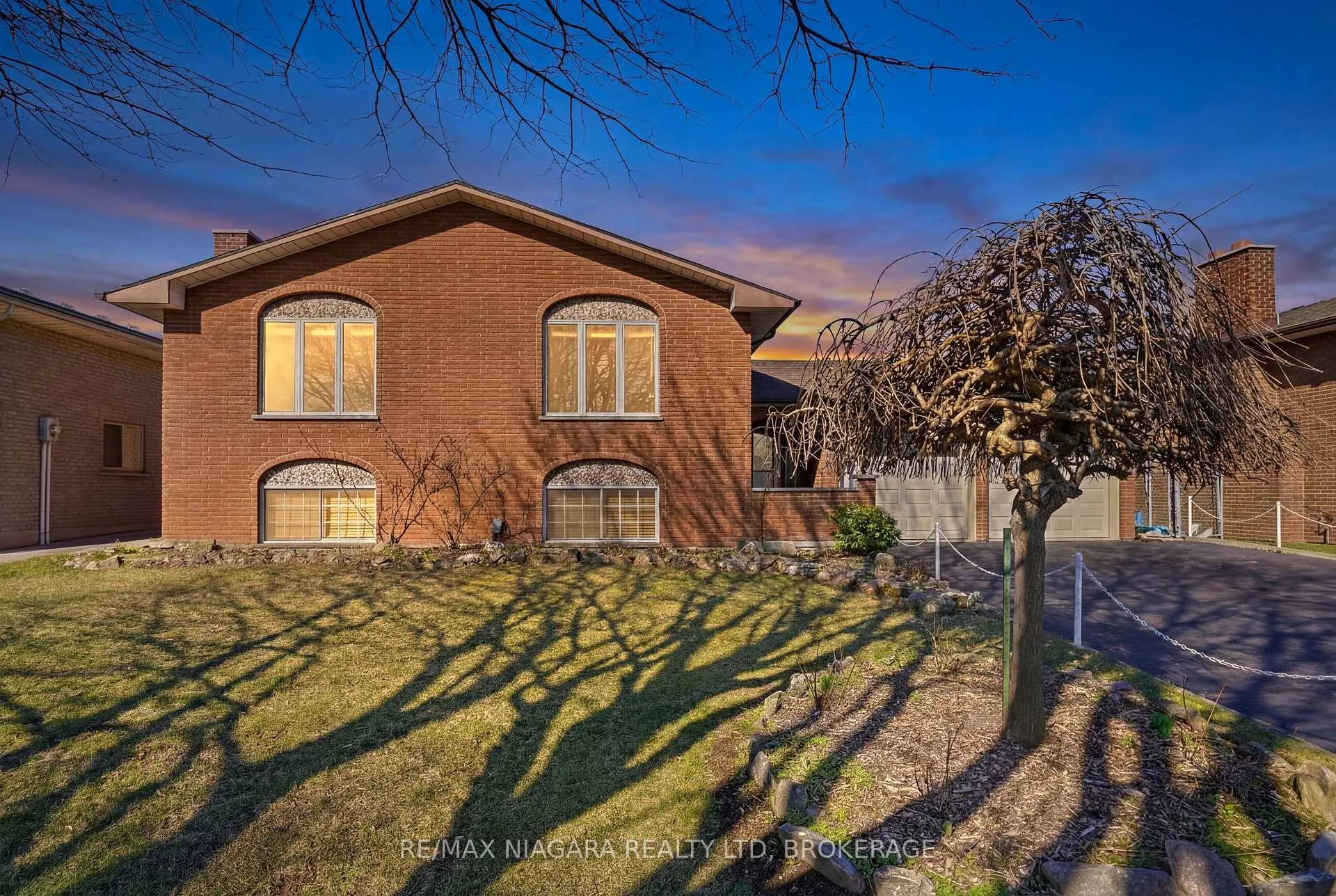Photo 2 of 5035 Pettit Avenue, Niagara Falls, Morrison — HOMEH