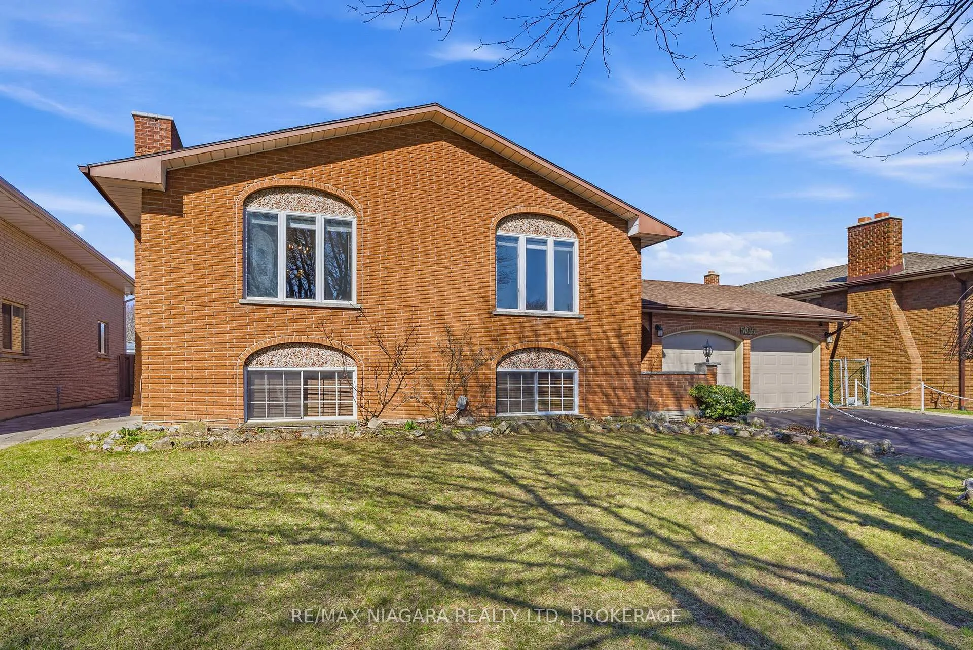 Photo 3 of 5035 Pettit Avenue, Niagara Falls, Morrison — HOMEH