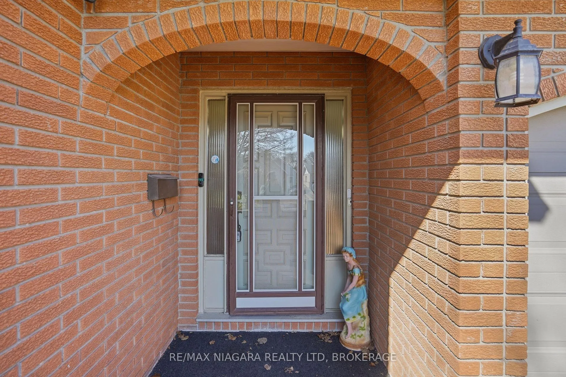 Photo 4 of 5035 Pettit Avenue, Niagara Falls, Morrison — HOMEH