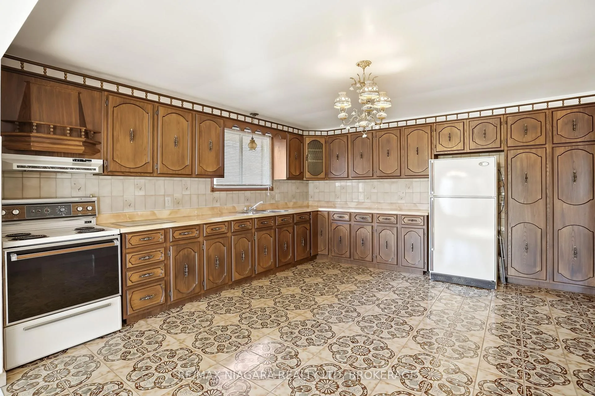 Photo 9 of 5035 Pettit Avenue, Niagara Falls, Morrison — HOMEH