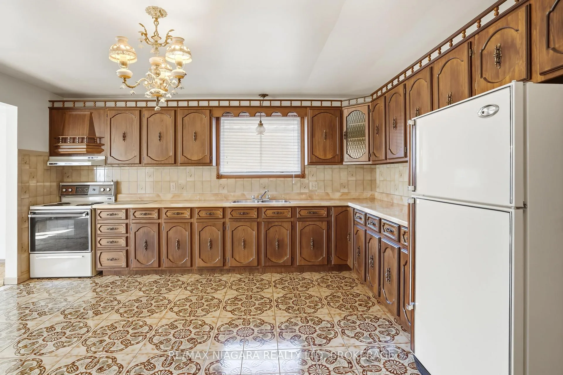 Photo 10 of 5035 Pettit Avenue, Niagara Falls, Morrison — HOMEH