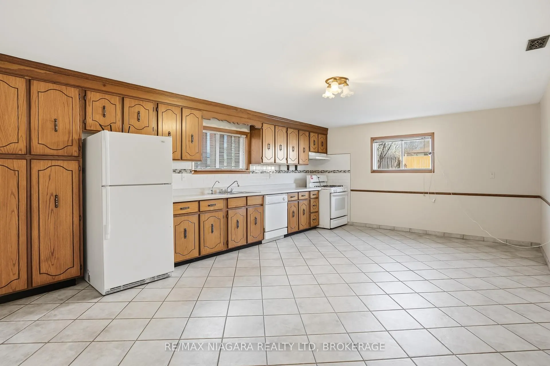 Photo 26 of 5035 Pettit Avenue, Niagara Falls, Morrison — HOMEH
