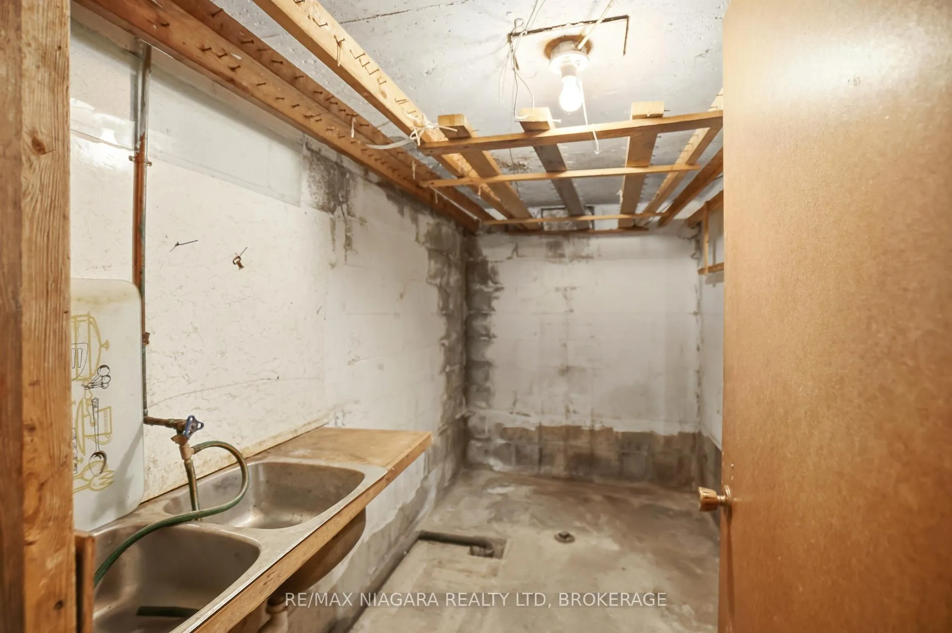 Photo 32 of 5035 Pettit Avenue, Niagara Falls, Morrison — HOMEH