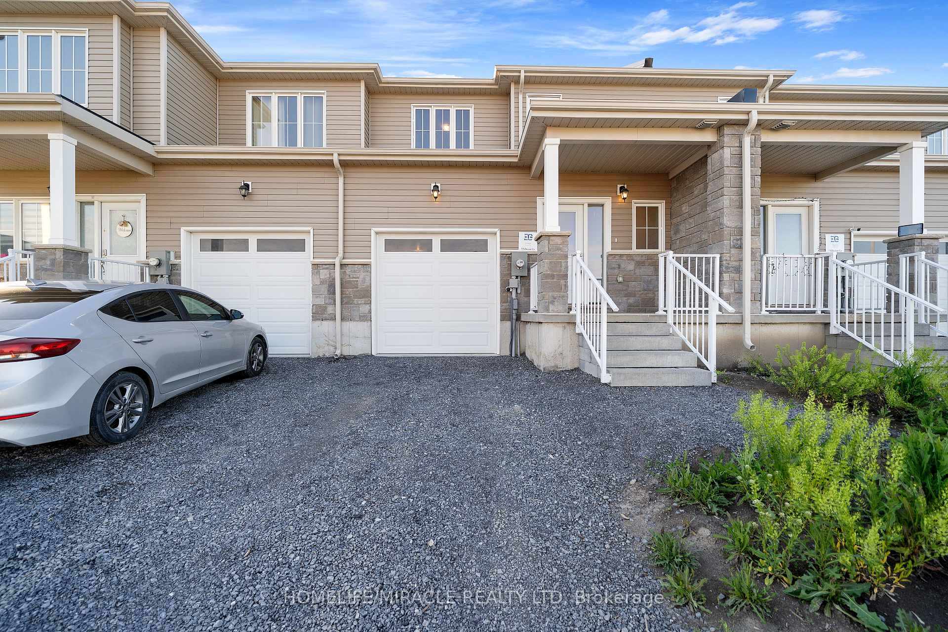 Photo 2 of 5 Glacier Crescent, Belleville, Belleville Ward — HOMEH