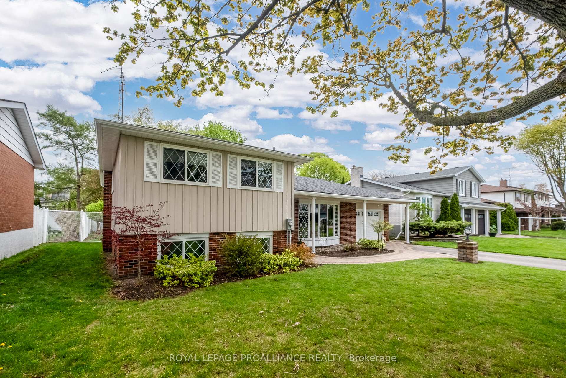 Photo 2 of 40 Bayview Crescent, Cobourg — HOMEH