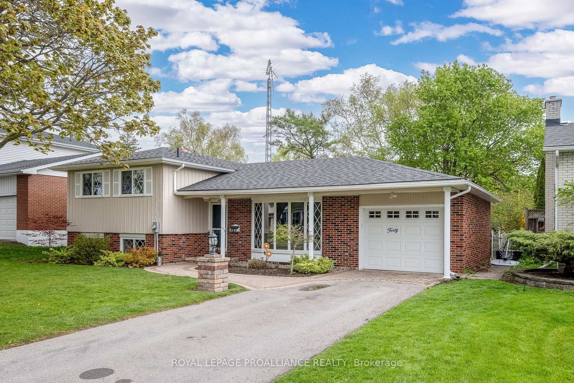 Photo 3 of 40 Bayview Crescent, Cobourg — HOMEH