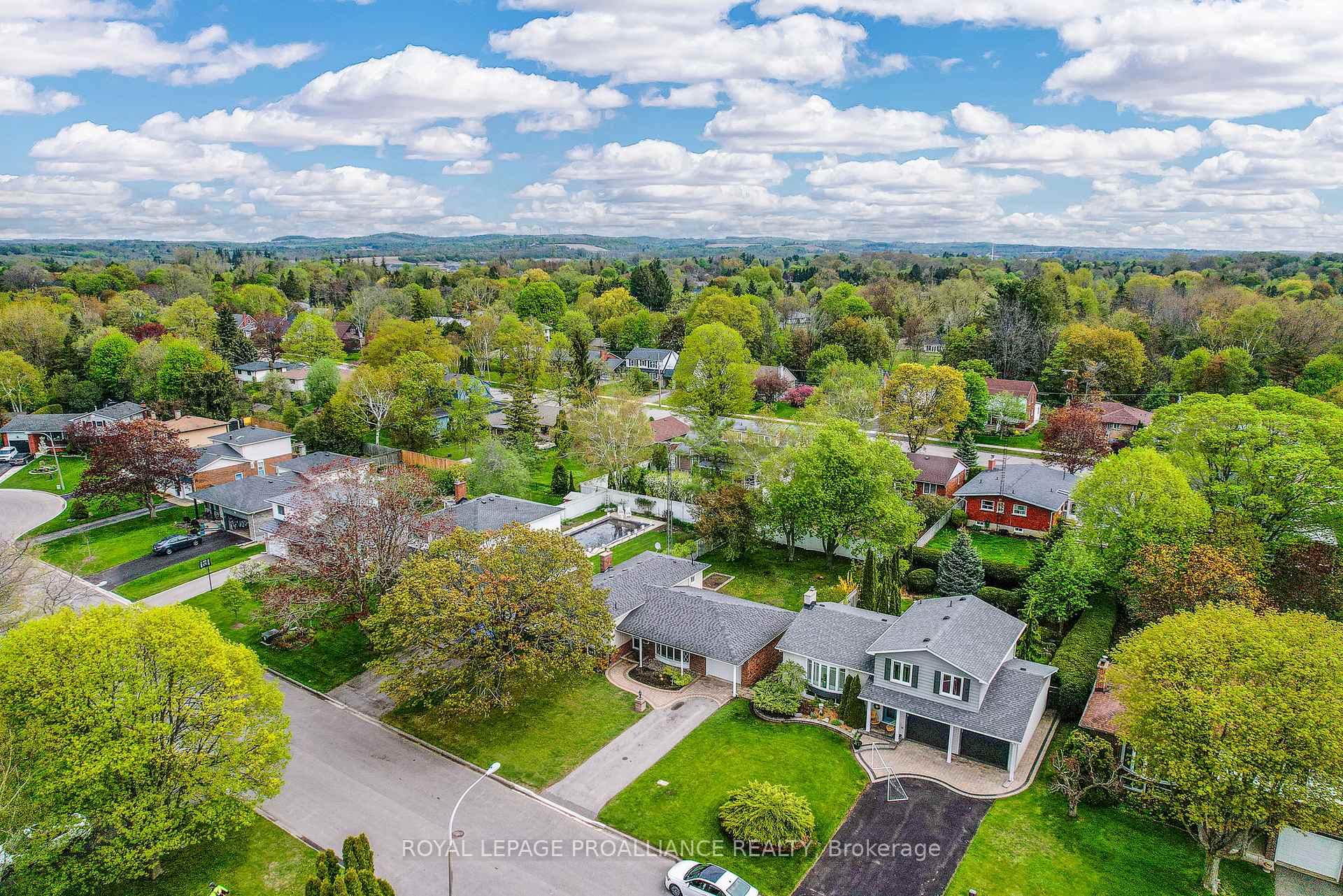 Photo 4 of 40 Bayview Crescent, Cobourg — HOMEH