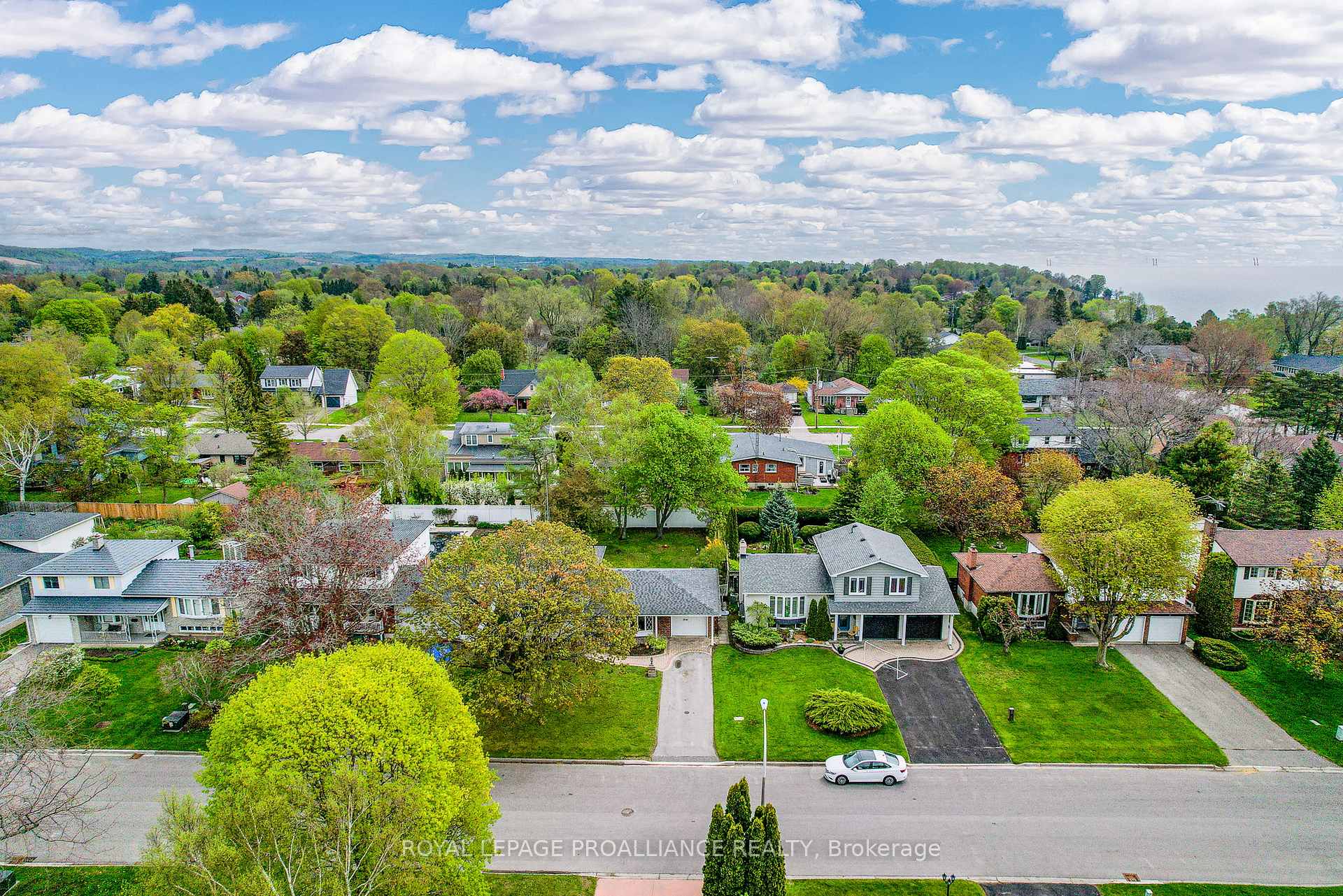 Photo 5 of 40 Bayview Crescent, Cobourg — HOMEH