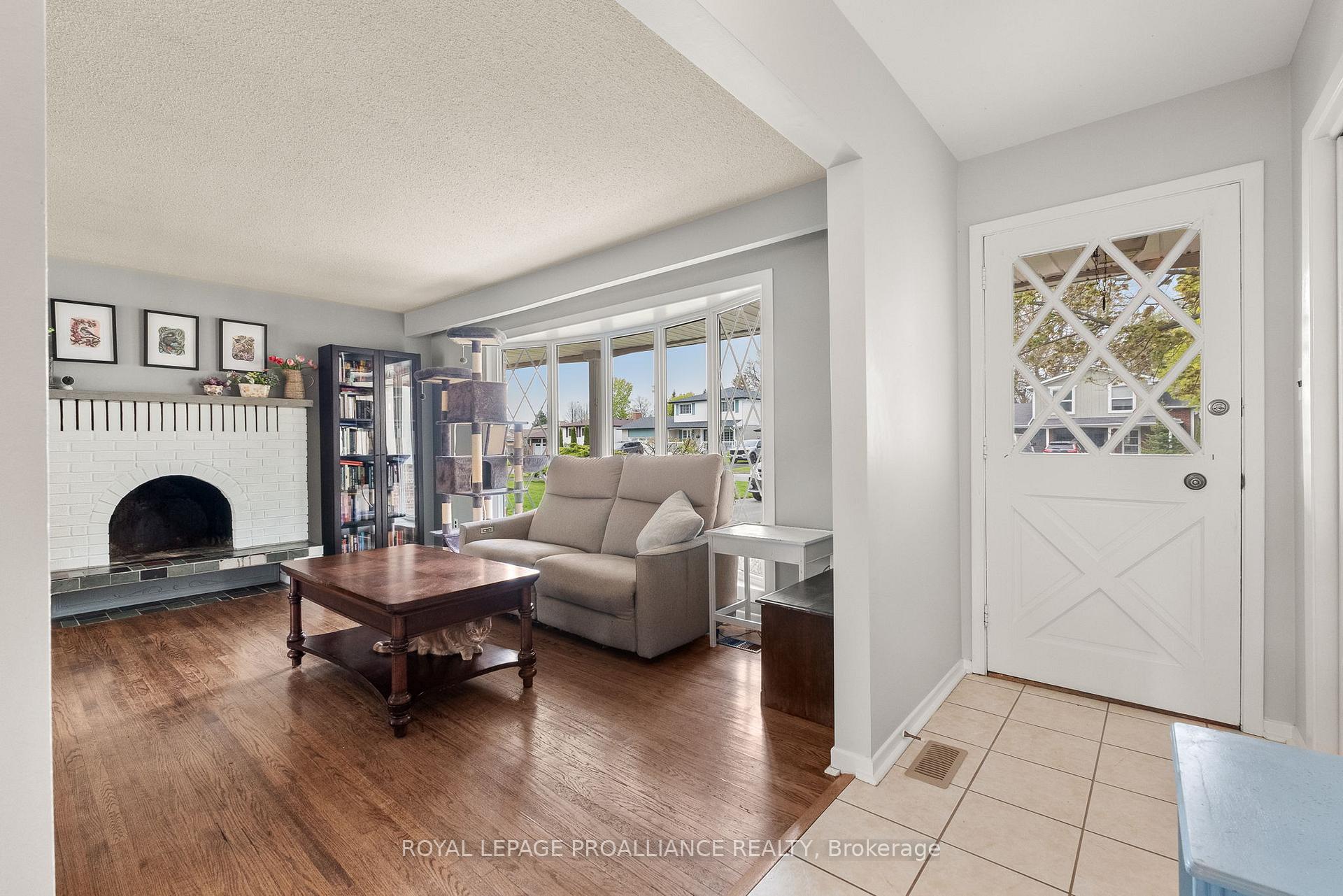 Photo 7 of 40 Bayview Crescent, Cobourg — HOMEH