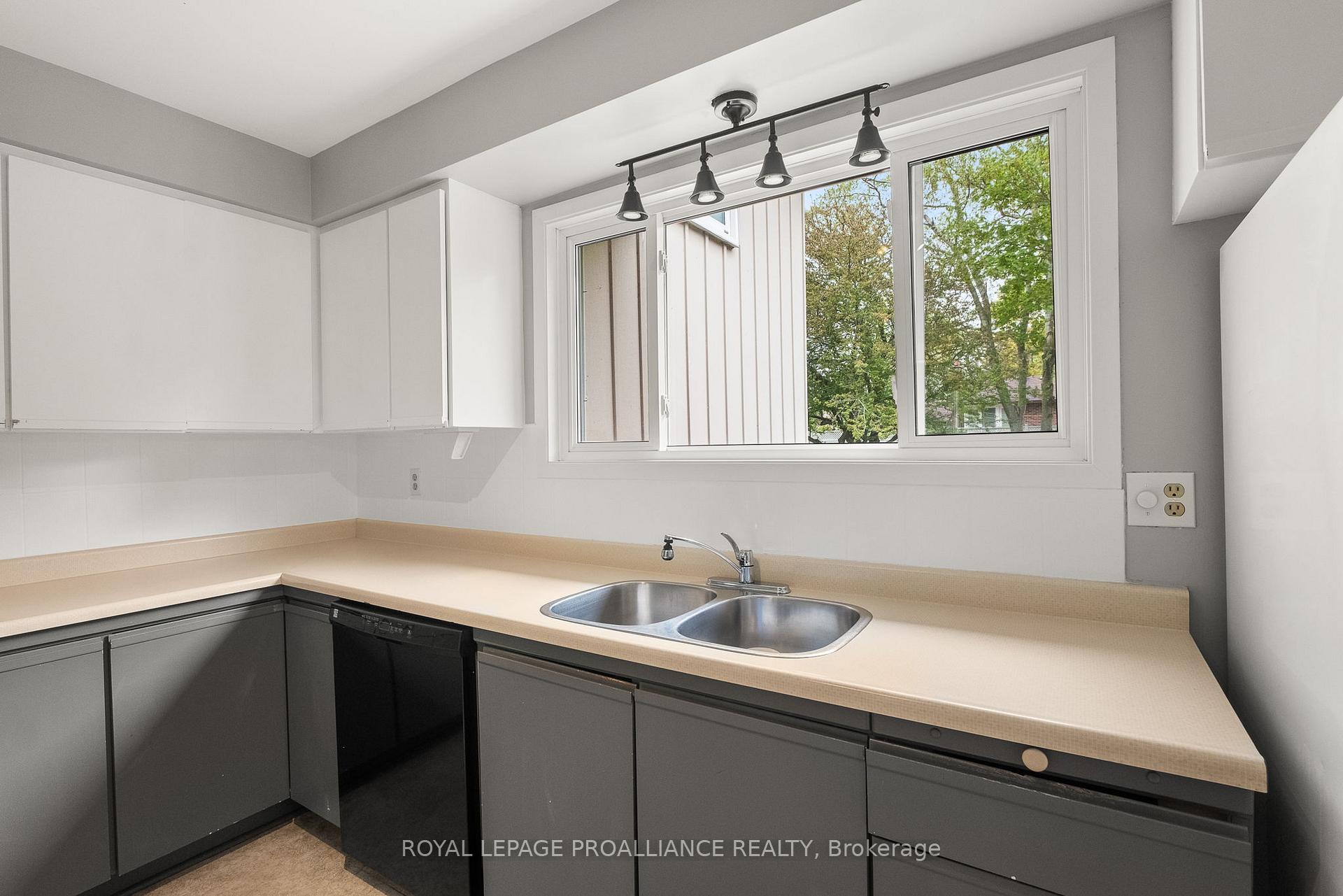 Photo 16 of 40 Bayview Crescent, Cobourg — HOMEH