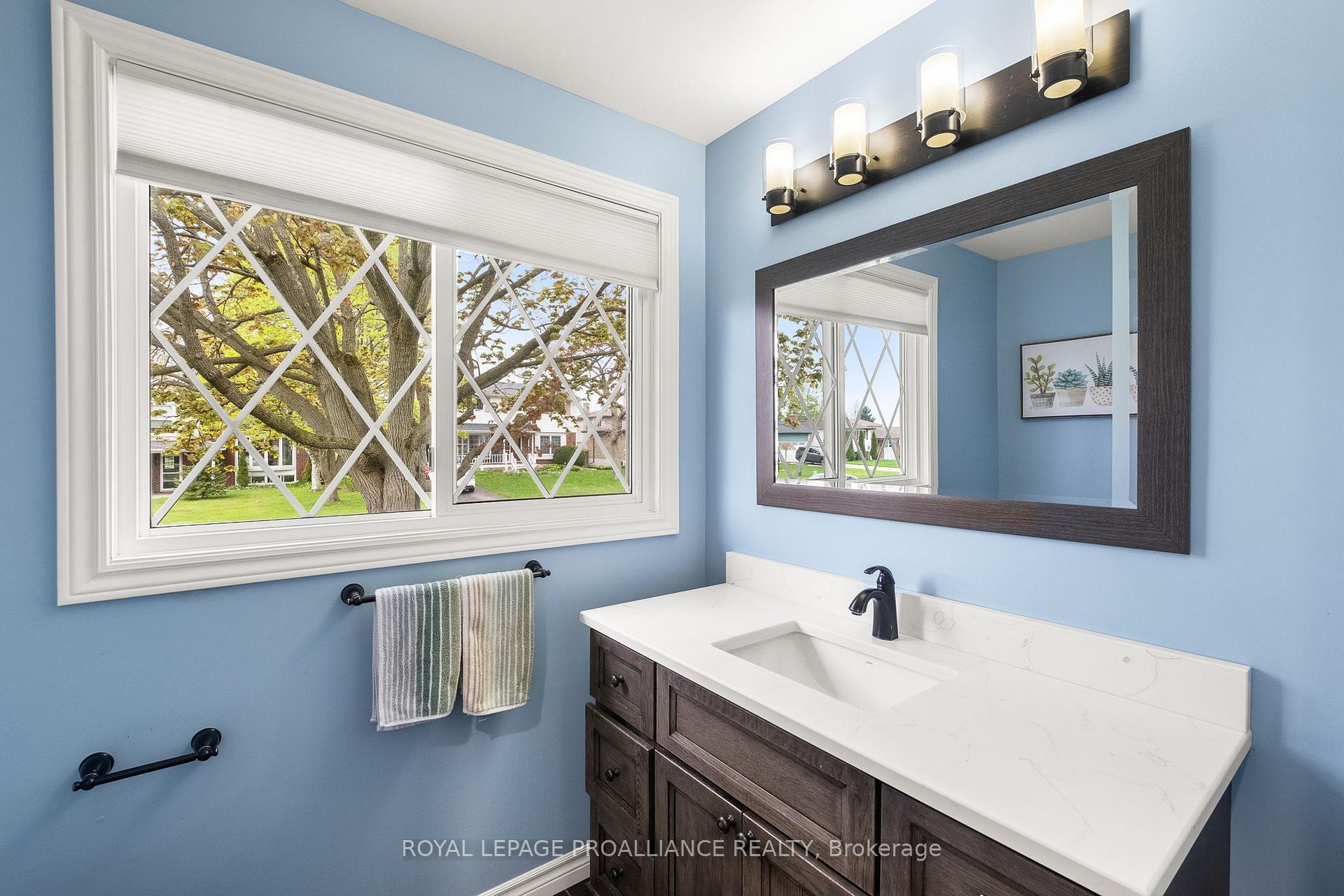 Photo 21 of 40 Bayview Crescent, Cobourg — HOMEH