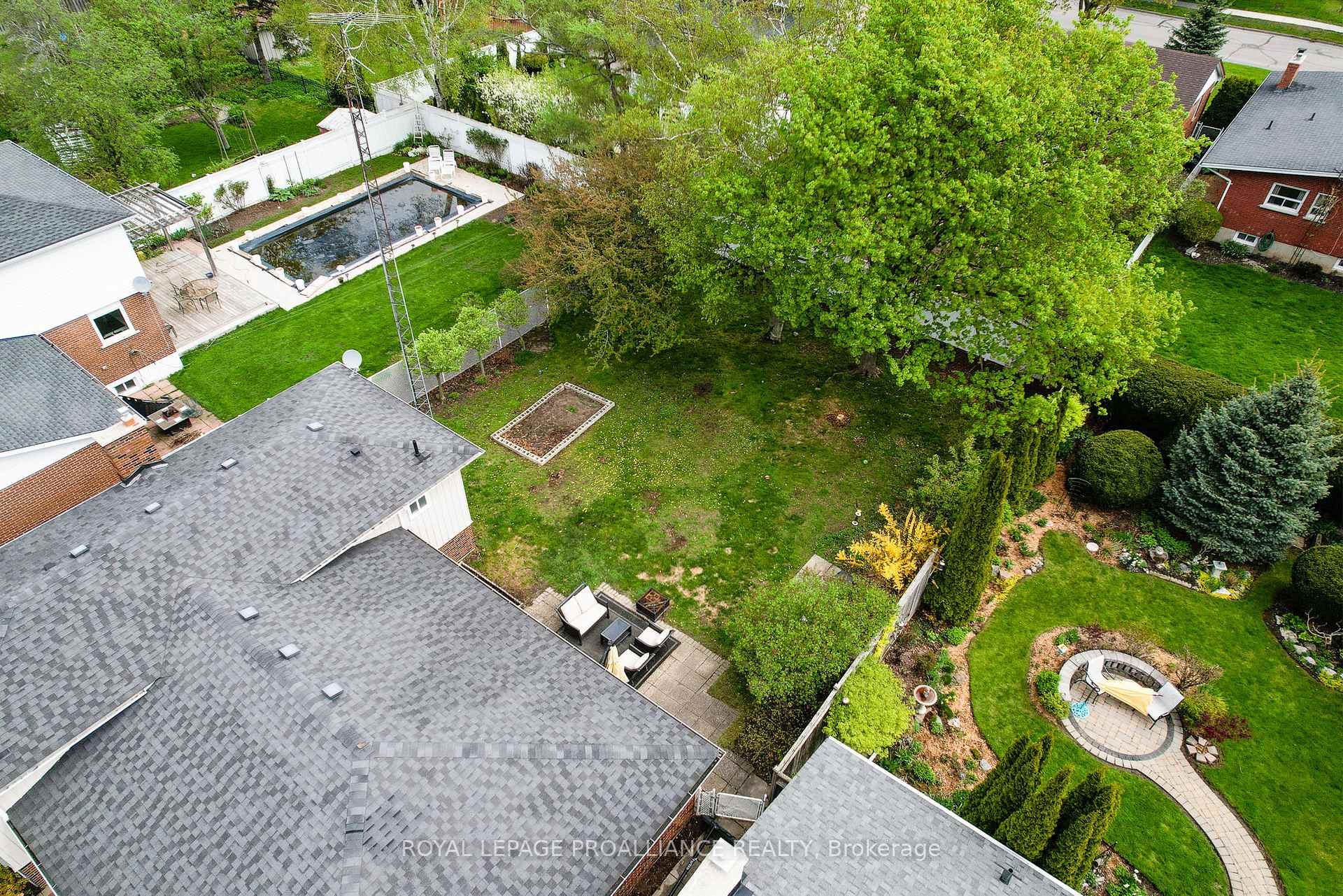 Photo 44 of 40 Bayview Crescent, Cobourg — HOMEH