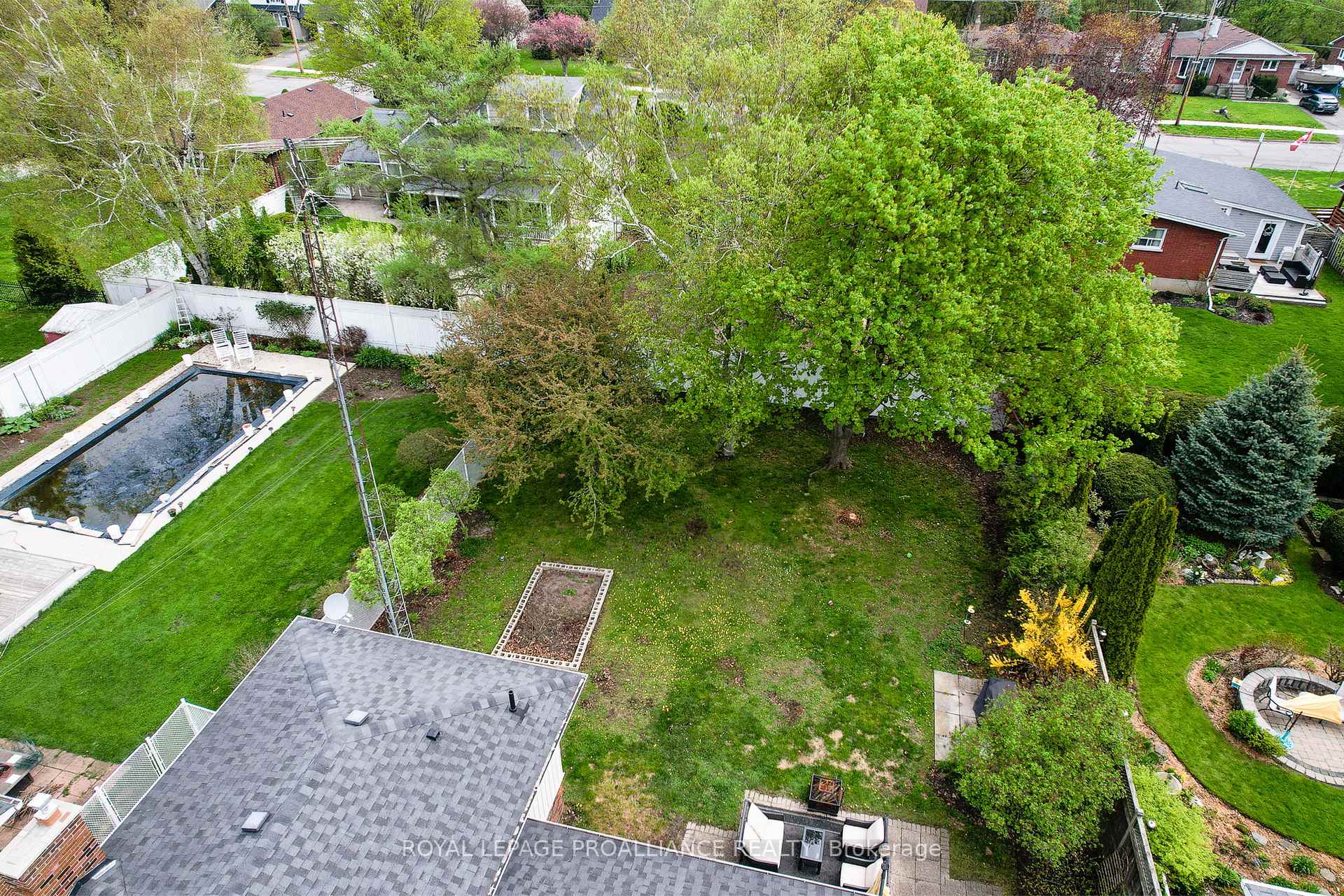Photo 45 of 40 Bayview Crescent, Cobourg — HOMEH