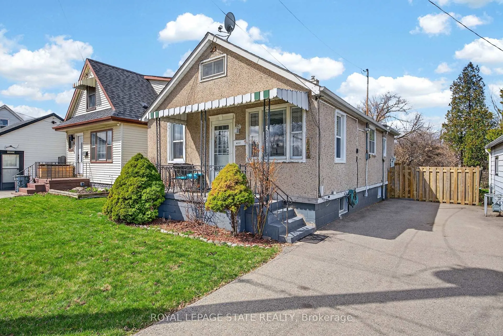 Photo 2 of 663 Tate Avenue, Hamilton, Parkview — HOMEH