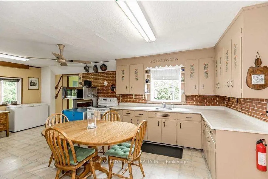 Photo 3 of 16649 Innis Lake Road, Caledon, Caledon East — HOMEH