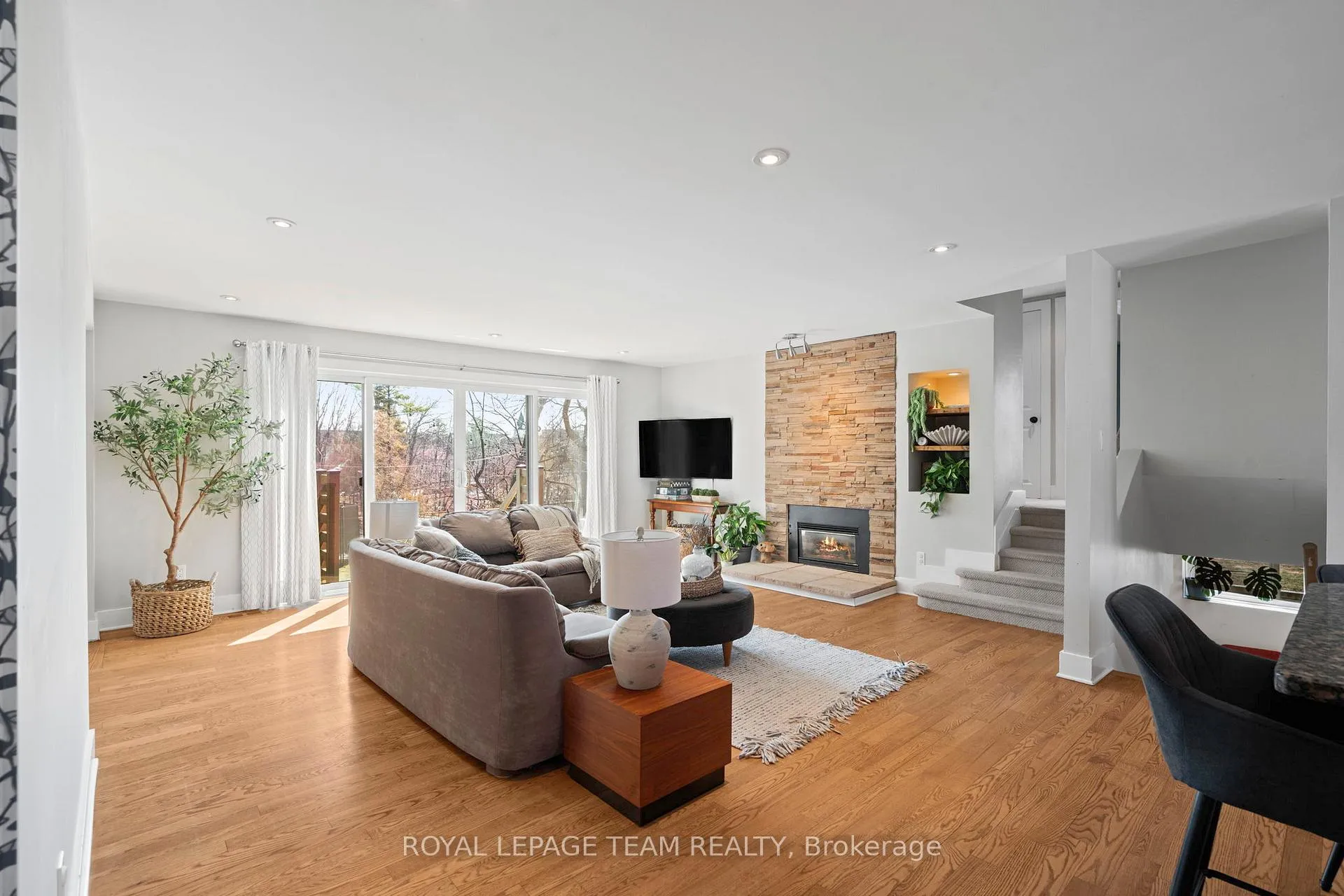 Photo 9 of 5492 West River Drive, Ottawa, Manotick Long Island & Nicholls Island — HOMEH