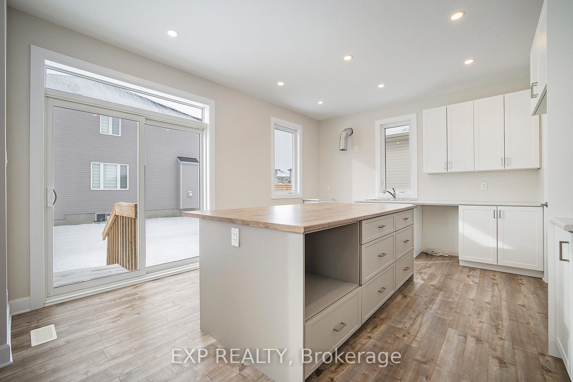 Photo 12 of 106 Dunlop Road, Carleton Place — HOMEH