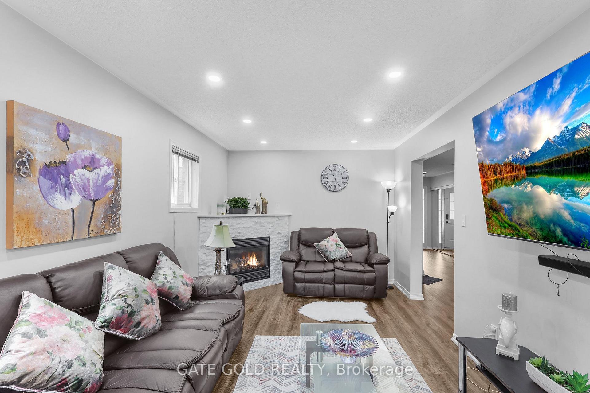 Photo 3 of 54 Marchwood Crescent, Clarington, Bowmanville — HOMEH