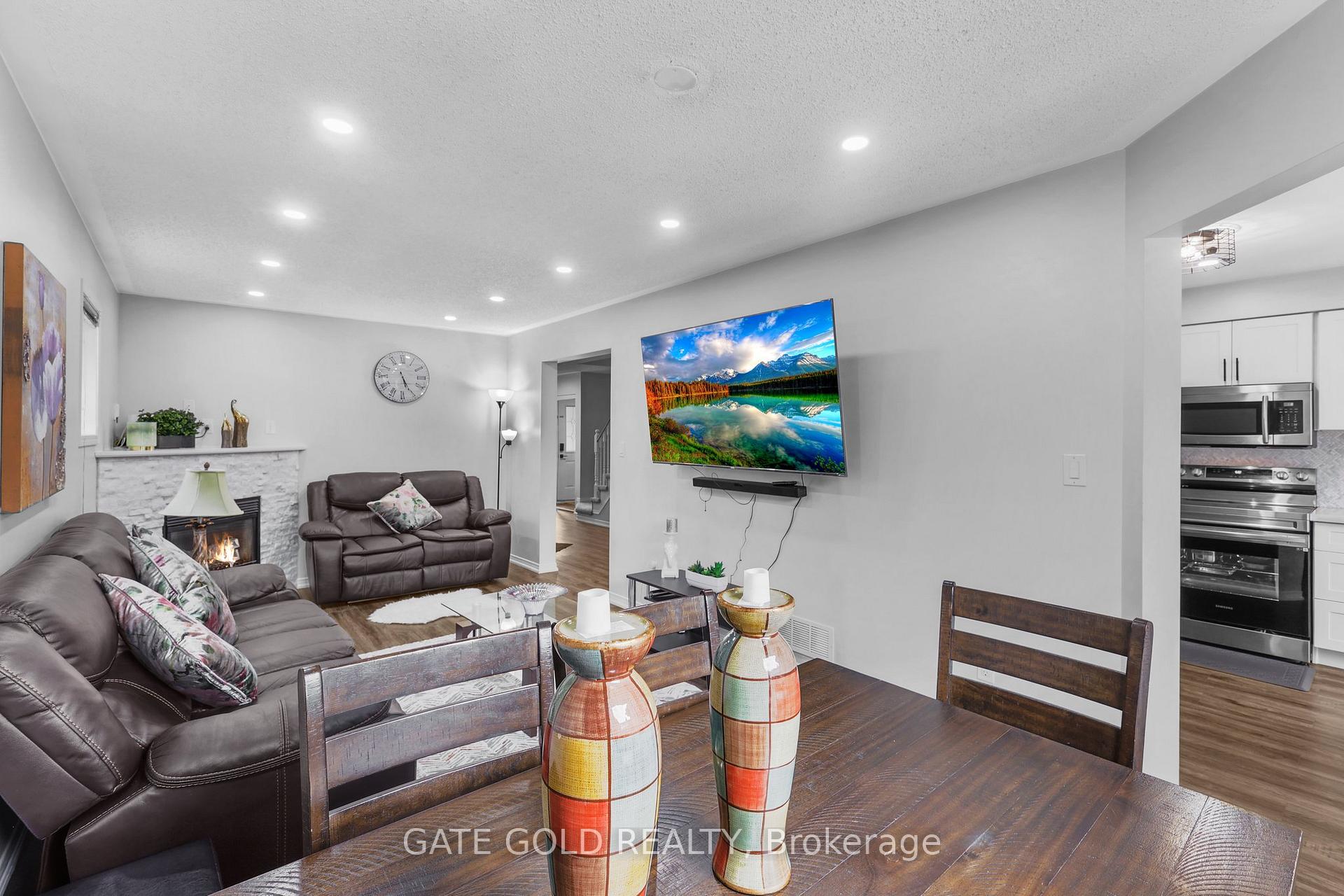Photo 4 of 54 Marchwood Crescent, Clarington, Bowmanville — HOMEH