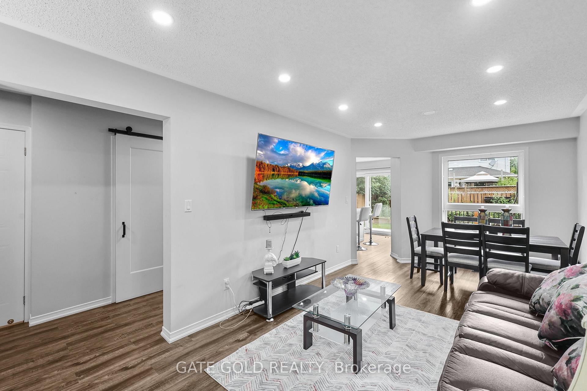 Photo 5 of 54 Marchwood Crescent, Clarington, Bowmanville — HOMEH