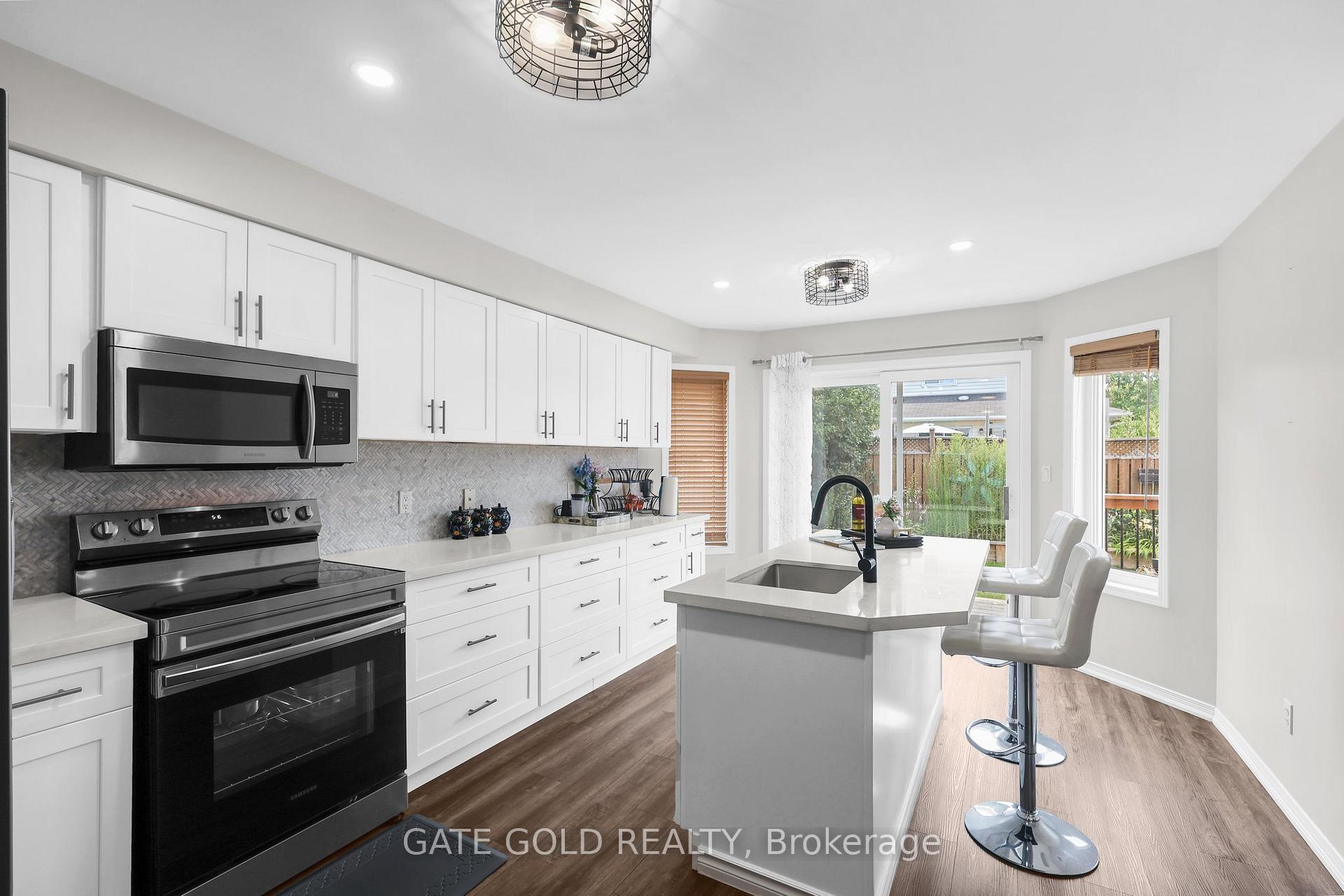 Photo 7 of 54 Marchwood Crescent, Clarington, Bowmanville — HOMEH
