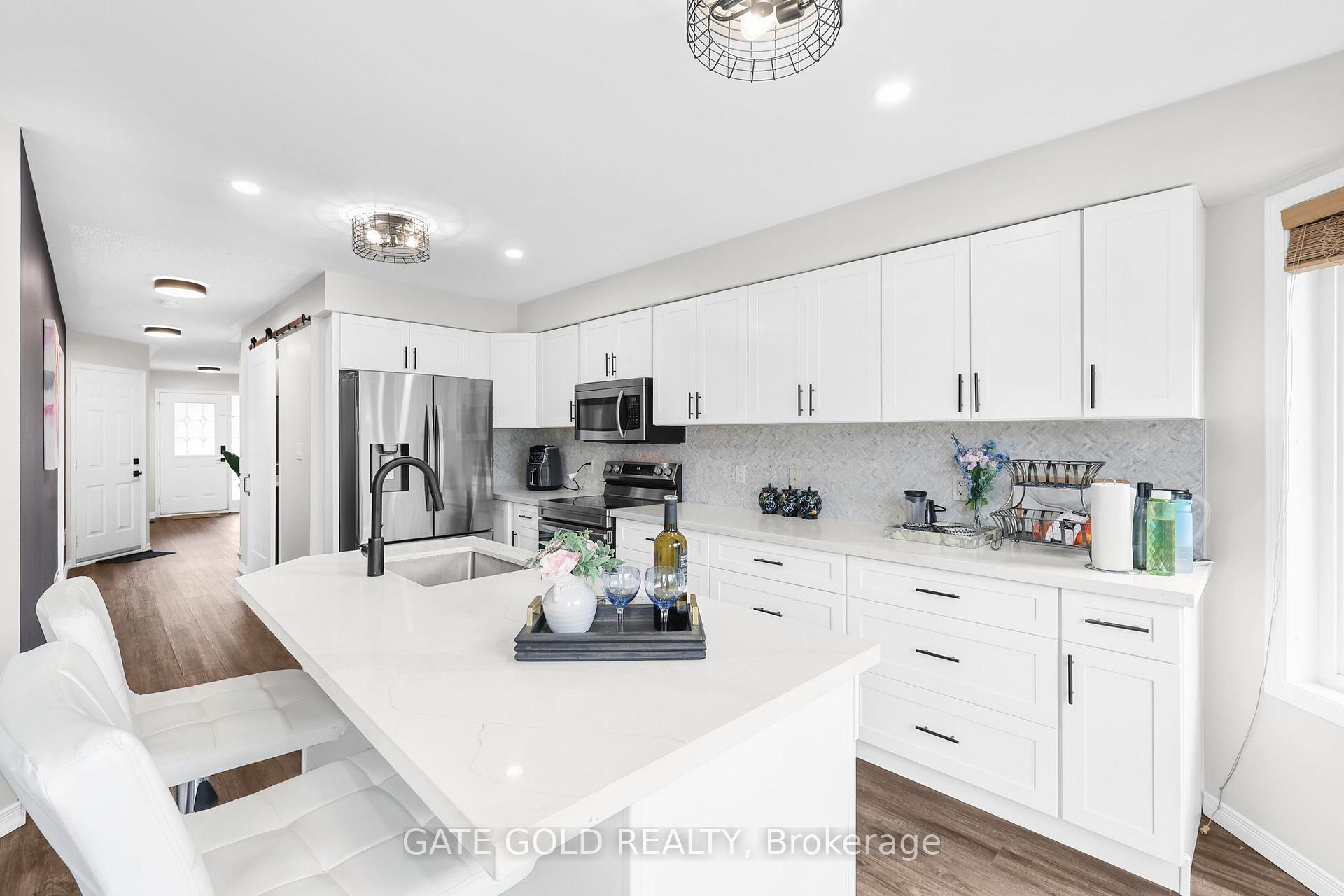 Photo 8 of 54 Marchwood Crescent, Clarington, Bowmanville — HOMEH