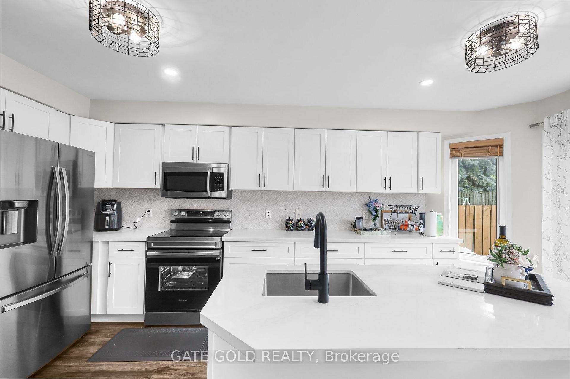 Photo 10 of 54 Marchwood Crescent, Clarington, Bowmanville — HOMEH