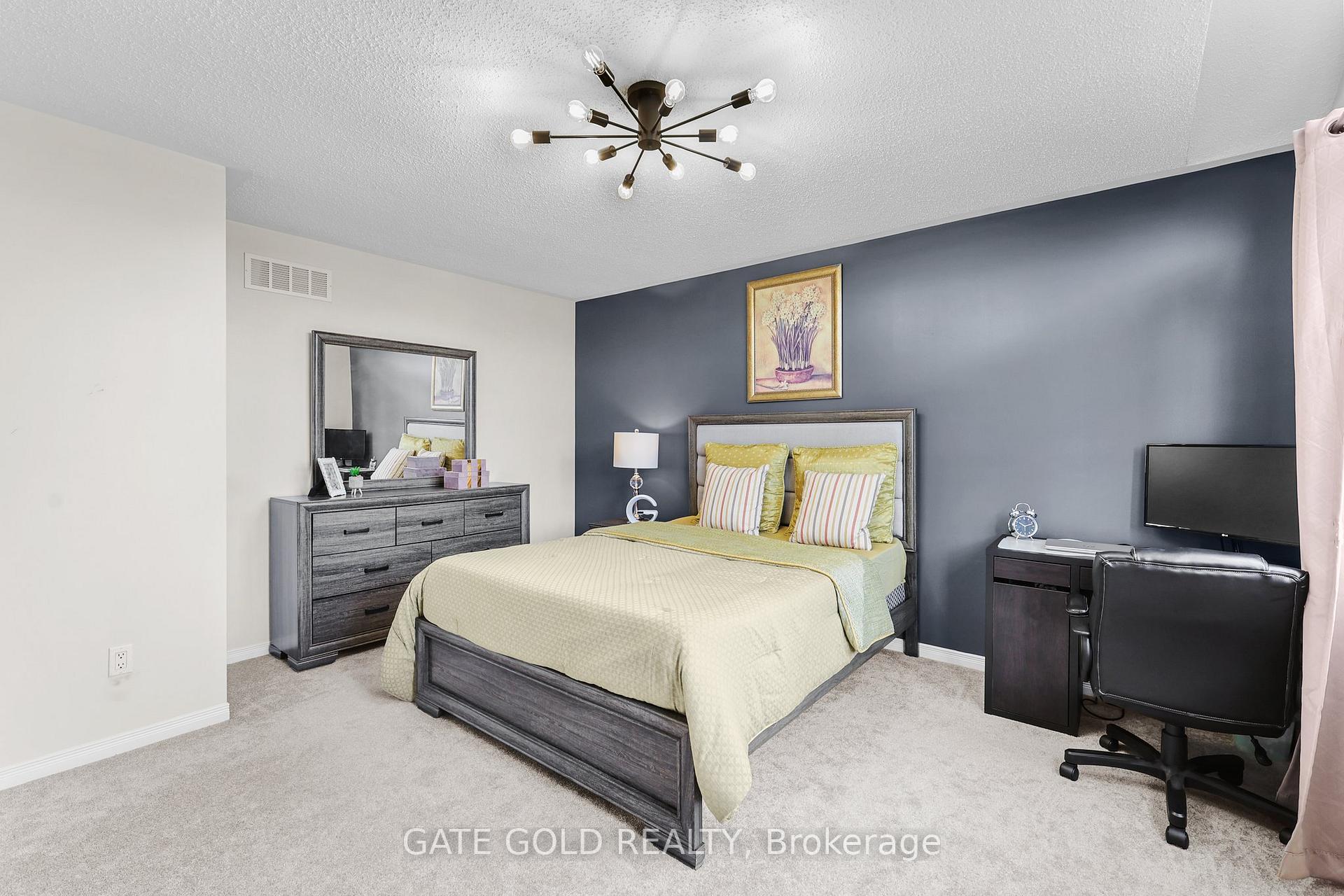 Photo 13 of 54 Marchwood Crescent, Clarington, Bowmanville — HOMEH