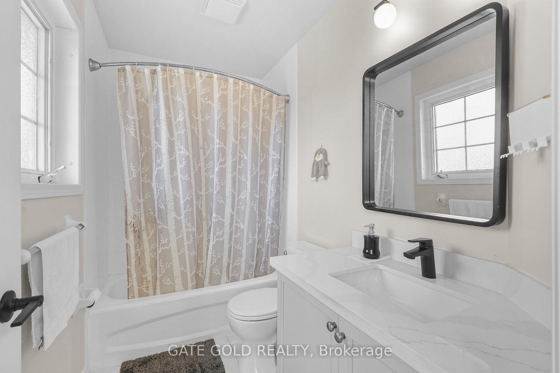 Photo 14 of 54 Marchwood Crescent, Clarington, Bowmanville — HOMEH
