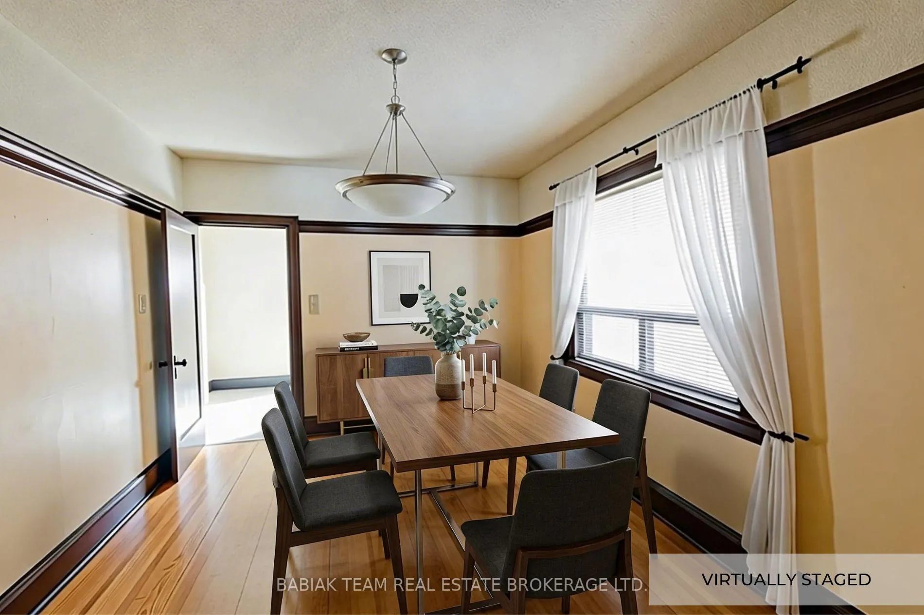 Photo 4 of 31 Runnymede Road, Toronto, High Park-Swansea — HOMEH